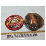 Kiwi shoe shine kit looks new