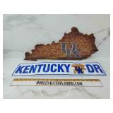UK Kentucky sign and wooden sign