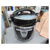 Power pressure cooker xl like new with cover