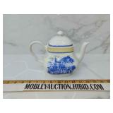 Churchill tea pot