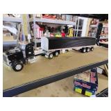 44' long   Peterbilt grain semi large working