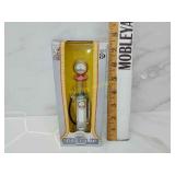 1/18th scale gas pump Die Cast