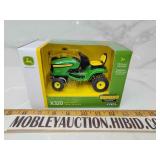 Tomu diecast John Deere x320 lawn tractor