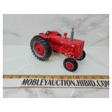 Ertl International 600 diesel tractor no box 16
