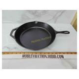 Cast iron pan
