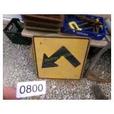 HEAVY ARROW SIGN