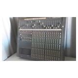 Tascam M-2600 Mixer Tascam M-2600 Mixer
