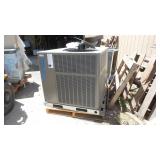 Lennox Packaged Gas/Electric Rooftop HVAC Unit