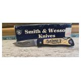 Smith and Wesson scrimshaw single blade knife