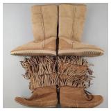 Boots Size 8 - 1 Pair Minnetonka Moccasin Boots Size 8 - 1 Pair Minnetonka Moccasin