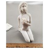 Vittoria Italy Statue 5 & 1/4" H