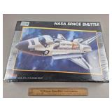 Monogram Nasa Space Shuttle 1:72
