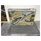 Athearn John Deere N Scale Train Set, NIB,