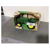 Ertl JD model M, Collector's Ed Series III, 1/16