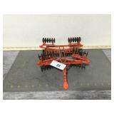 Ertl Allis Chalmers disk w/folding wings, 1/16
