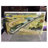 Athearn John Deere HO Scale Train Set, NIB,