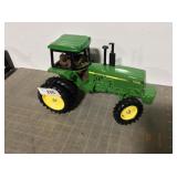JD model 4850 FWA w/cab, New Orleans Collector
