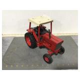 IH 886 w/ROPS, 1/16