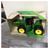 Ertl JD 4WD tractor, 1/16