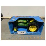 Ertl Farm Country JD utility tractor, 1/16