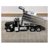 11' 1998 plastic Kenworth dump truck, 1/32