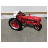 IH McCormick Farmall model H tractor, 1/12