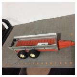 New Idea spreader w/tandem axle, 1/16