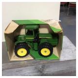 Ertl JD 4WD tractor, 1/16