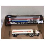 Massey Ferguson tractor trailer, 1/64