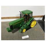 Ertl JD 8400T track tractor