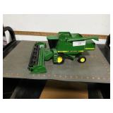 John Deere 9500 combine w/bean head