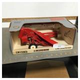 Ertl McCormick IH 1-PR corn picker, Special Ed,
