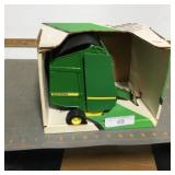 Ertl JD round baler, 1/16