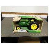 Ertl JD utility tractor, 1/16