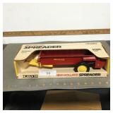 Ertl New Holland spreader, 1/16
