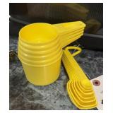 Tupperware measuring set