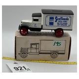 ERTL 1931 Hawkeye Motor Truck Die Cast Bank