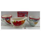 Pioneer woman, cups & gravy