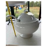 Soup serving bowl