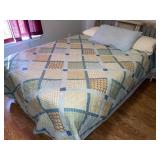 Queen / Full Bedspread & Linens