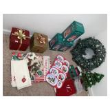 Santas ~ Wreaths & Decor in Grp + 4' Lighted Tree
