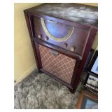 Vintage Phono Graph Radio