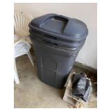 Rubber Maid Trash or Feed Bin