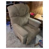 Nice Lazy Boy Recliner (Beige)