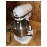 Nice Kitchen Aid Counter Top Mixer (NO Attachments