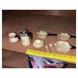 Vintage Minature Child's Dollhouse Cookware (Plast