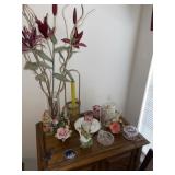 Flower Arrangement & Figurines + Decor in Grp