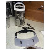 Pampered Chef Chopper + Grater &Measure Spns