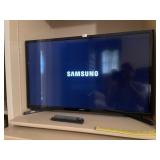 32' Samsung TV with Remote Control