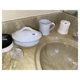 Porcelain Bath Set & Misc in Grp